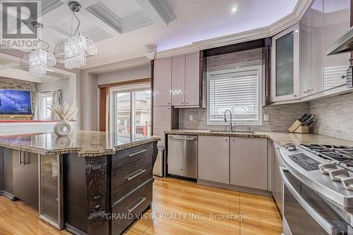 83 Chalkfarm Crescent, Brampton, ON - Indoor Photo Showing Kitchen With Upgraded Kitchen