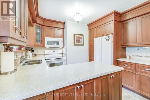 7163 Copenhagen Road, Mississauga, ON - Indoor Photo Showing Kitchen With Double Sink