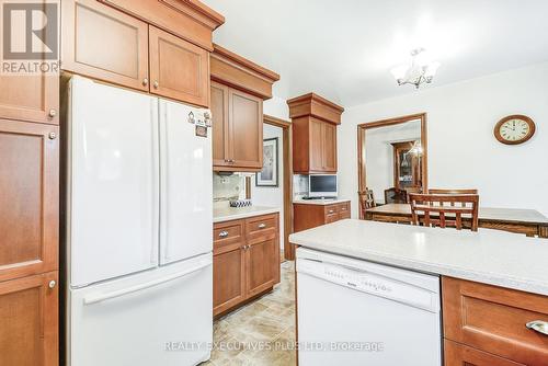 7163 Copenhagen Road, Mississauga, ON - Indoor Photo Showing Kitchen