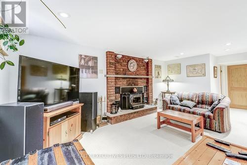 7163 Copenhagen Road, Mississauga, ON - Indoor Photo Showing Living Room With Fireplace