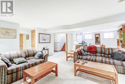 7163 Copenhagen Road, Mississauga, ON - Indoor Photo Showing Living Room