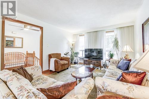 7163 Copenhagen Road, Mississauga, ON - Indoor Photo Showing Living Room