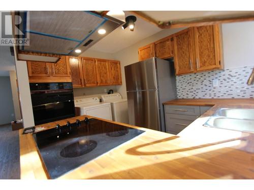 1291 9Th  Avenue, Fernie, BC - Indoor Photo Showing Kitchen With Double Sink