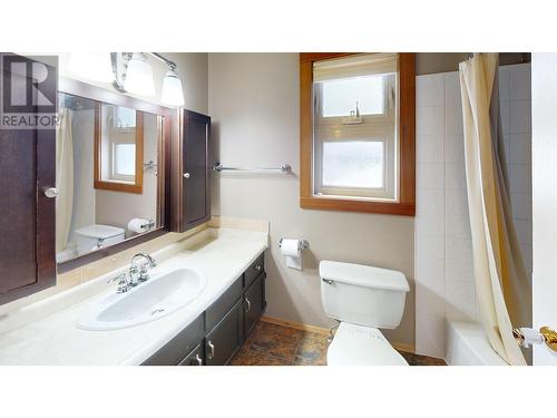 1291 9Th  Avenue, Fernie, BC - Indoor Photo Showing Bathroom