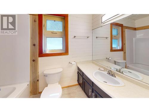 1291 9Th  Avenue, Fernie, BC - Indoor Photo Showing Bathroom