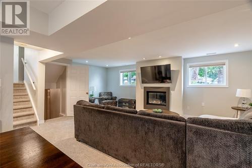 97 Partridge Crescent, Chatham, ON - Indoor Photo Showing Living Room With Fireplace