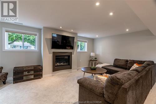 97 Partridge Crescent, Chatham, ON - Indoor Photo Showing Living Room With Fireplace