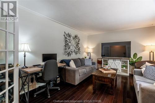 97 Partridge Crescent, Chatham, ON - Indoor Photo Showing Living Room