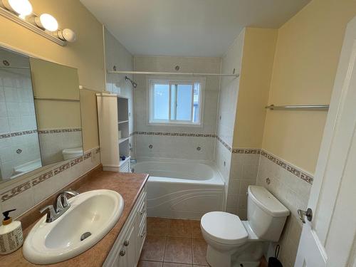 1415 72Nd Avenue, Grand Forks, BC - Indoor Photo Showing Bathroom