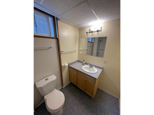 1415 72Nd Avenue, Grand Forks, BC - Indoor Photo Showing Bathroom