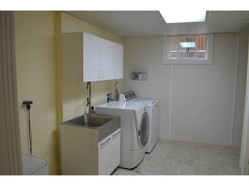 1415 72Nd Avenue, Grand Forks, BC - Indoor Photo Showing Laundry Room