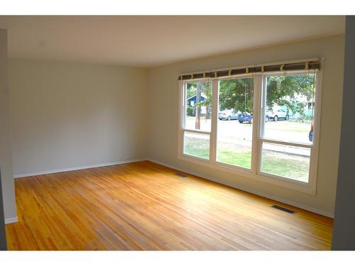 1415 72Nd Avenue, Grand Forks, BC - Indoor Photo Showing Other Room