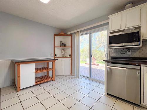 215 Aberdeen Avenue, Brandon, MB - Indoor Photo Showing Kitchen