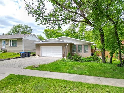 215 Aberdeen Avenue, Brandon, MB - Outdoor