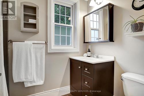 3 Flora Street, Cambridge, ON - Indoor Photo Showing Bathroom