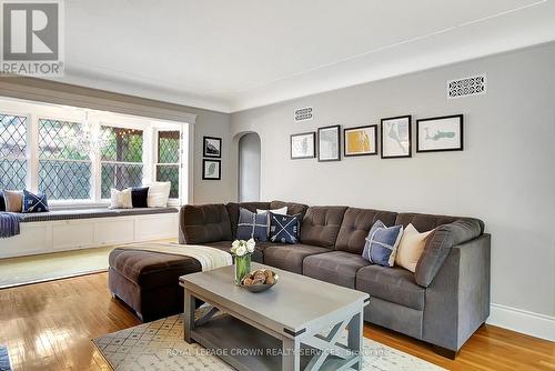 3 Flora Street, Cambridge, ON - Indoor Photo Showing Living Room