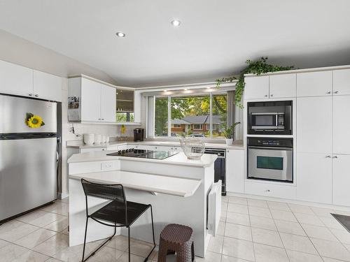 Kitchen - 11861 Rue Poincaré, Montréal (Ahuntsic-Cartierville), QC - Indoor Photo Showing Kitchen