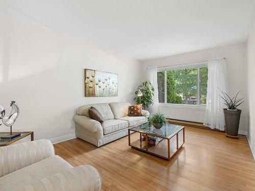 Living room - 11861 Rue Poincaré, Montréal (Ahuntsic-Cartierville), QC - Indoor Photo Showing Living Room