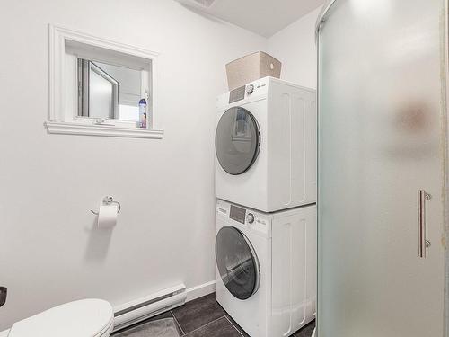 Bathroom - 174  - 176 Rue Caroline, Cowansville, QC - Indoor Photo Showing Laundry Room