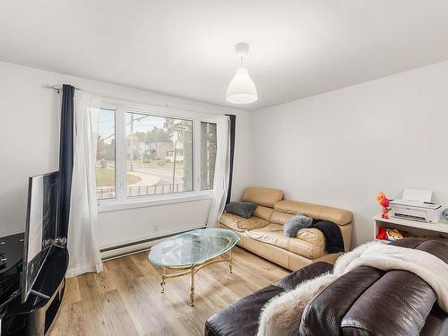 Salon - 174  - 176 Rue Caroline, Cowansville, QC - Indoor Photo Showing Living Room