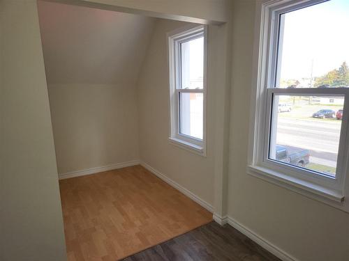 313 Vickers Street N, Thunder Bay, ON - Indoor Photo Showing Other Room