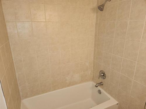 313 Vickers Street N, Thunder Bay, ON - Indoor Photo Showing Bathroom