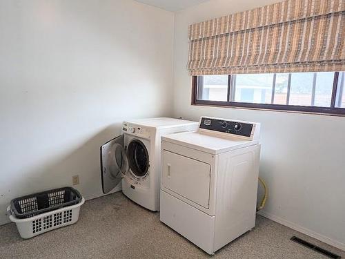 110 Parkdale Road, Dryden, ON - Indoor Photo Showing Laundry Room