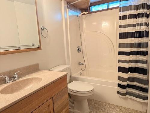 110 Parkdale Road, Dryden, ON - Indoor Photo Showing Bathroom