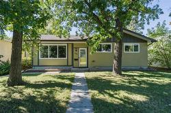 374 Whitegates CR  Winnipeg, MB R3K 1L8