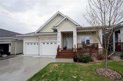 22-70 Oak Forest CR  Winnipeg, MB R3K 1M4