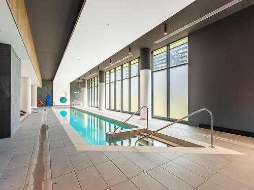 Piscine - 302-505 Rue De L'Escale, Brossard, QC - Indoor Photo Showing Other Room With In Ground Pool