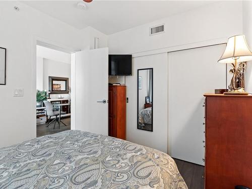 309-848 Yates St, Victoria, BC - Indoor Photo Showing Bedroom