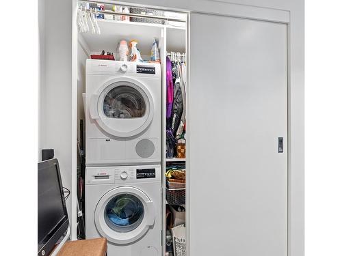 309-848 Yates St, Victoria, BC - Indoor Photo Showing Laundry Room