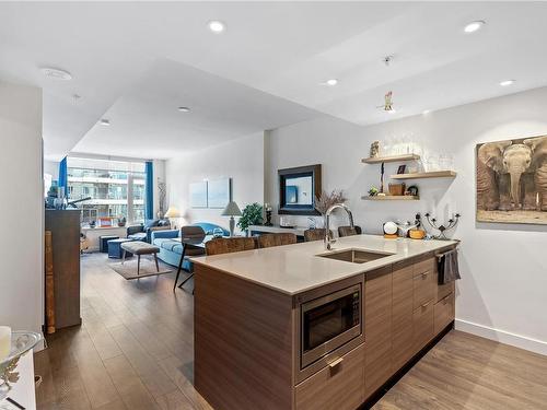 309-848 Yates St, Victoria, BC - Indoor Photo Showing Kitchen