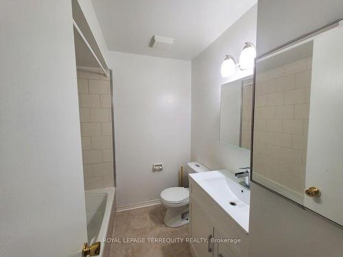 530 Boismere Crt, Mississauga, ON - Indoor Photo Showing Bathroom