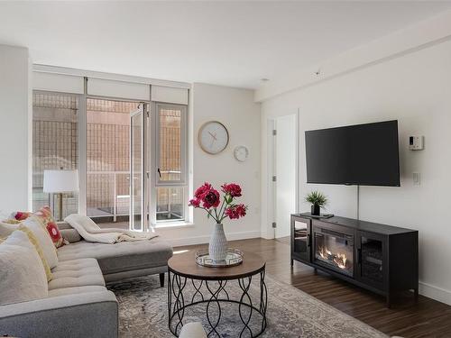 204-838 Broughton St, Victoria, BC - Indoor Photo Showing Living Room With Fireplace