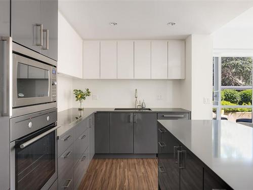 204-838 Broughton St, Victoria, BC - Indoor Photo Showing Kitchen With Upgraded Kitchen