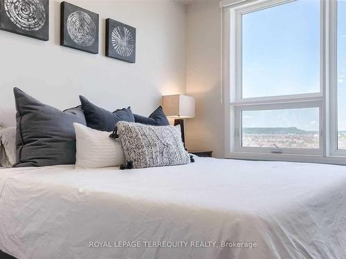 612-1105 Leger Way, Milton, ON - Indoor Photo Showing Bedroom