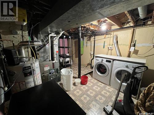 909 King Street, Regina, SK - Indoor Photo Showing Laundry Room