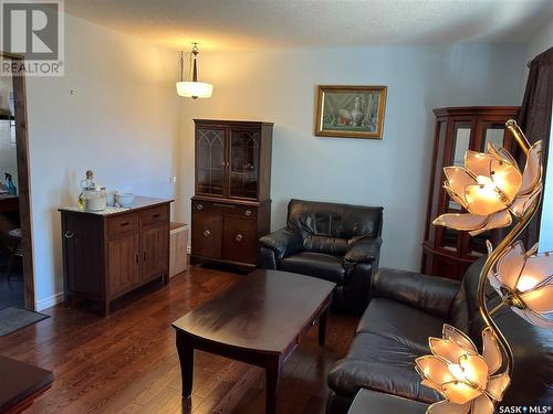 909 King Street, Regina, SK - Indoor Photo Showing Living Room