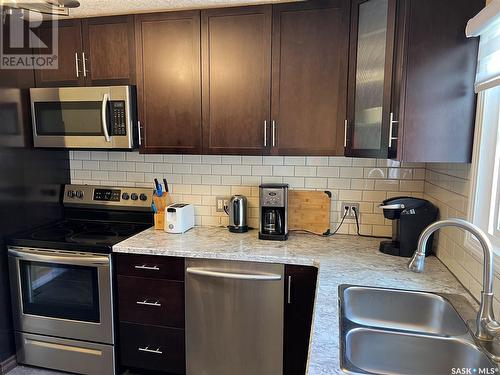 909 King Street, Regina, SK - Indoor Photo Showing Kitchen With Stainless Steel Kitchen With Double Sink With Upgraded Kitchen