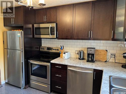 909 King Street, Regina, SK - Indoor Photo Showing Kitchen With Stainless Steel Kitchen With Upgraded Kitchen