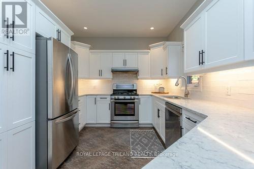 16 Guest Lane, Thames Centre (Mossley), ON - Indoor Photo Showing Kitchen