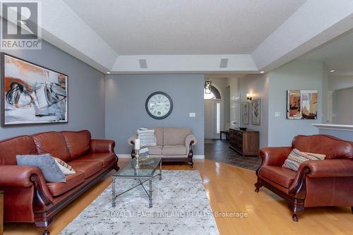 16 Guest Lane, Thames Centre (Mossley), ON - Indoor Photo Showing Living Room