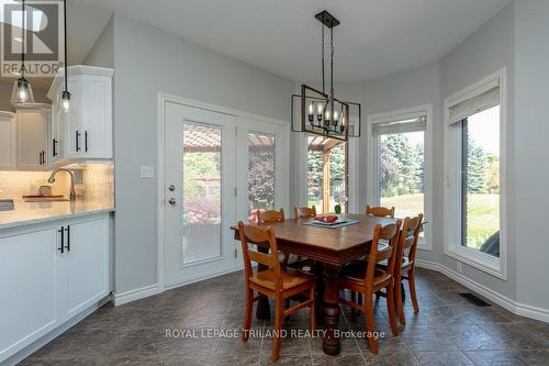 16 Guest Lane, Thames Centre (Mossley), ON - Indoor Photo Showing Dining Room