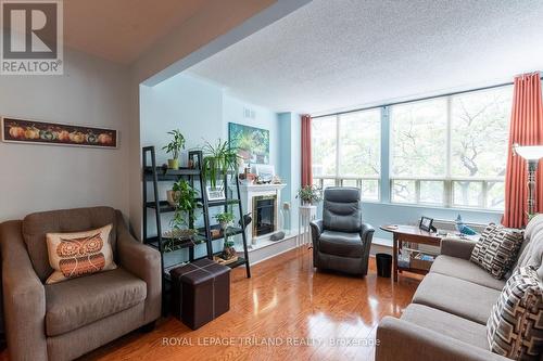 202 - 7 Picton Street, London, ON - Indoor Photo Showing Living Room