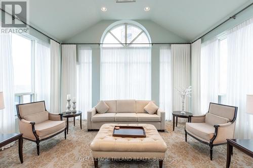 202 - 7 Picton Street, London, ON - Indoor Photo Showing Living Room