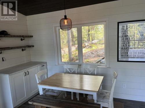 8444 West Sakinaw Lakeshore Way, Pender Harbour, BC - Indoor Photo Showing Dining Room