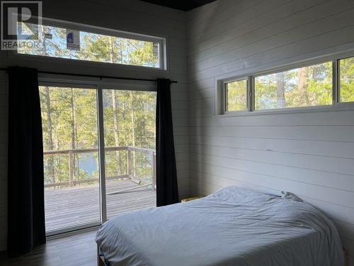 8444 West Sakinaw Lakeshore Way, Pender Harbour, BC - Indoor Photo Showing Bedroom