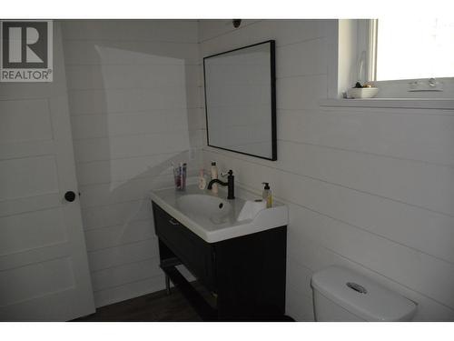 8444 West Sakinaw Lakeshore Way, Pender Harbour, BC - Indoor Photo Showing Bathroom